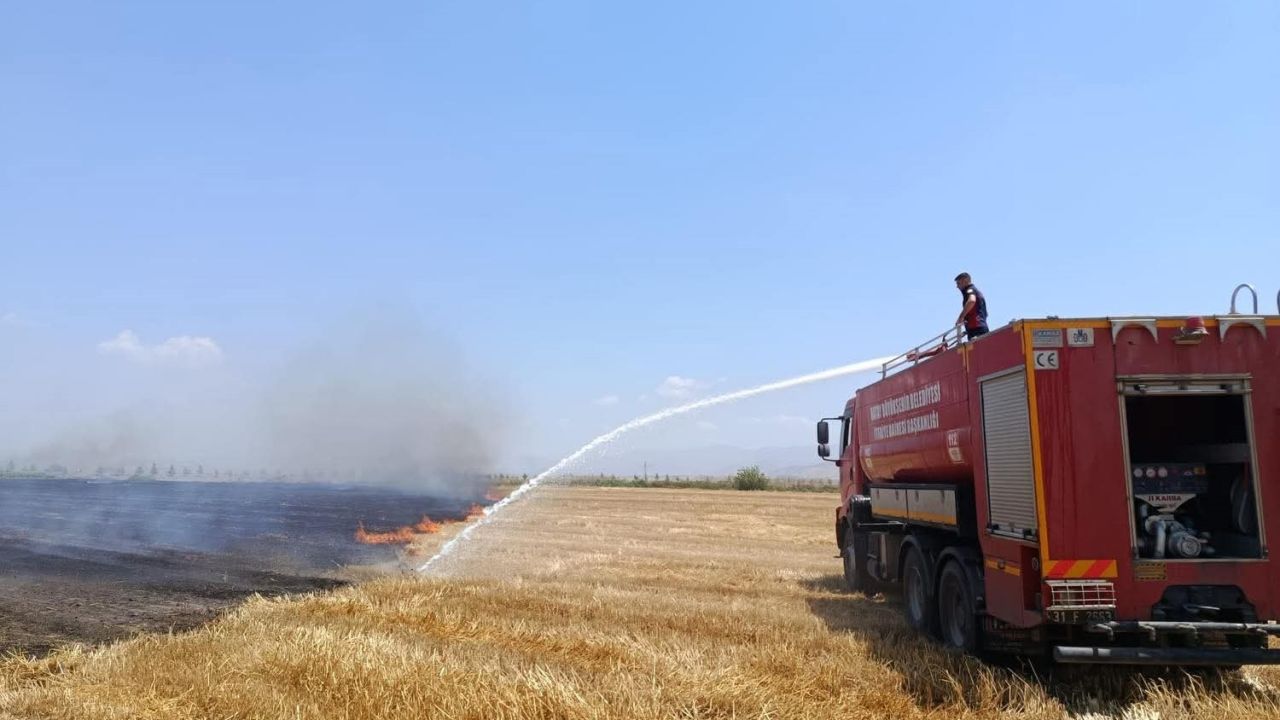 Kırıkhan’da anız yangını yaşandı