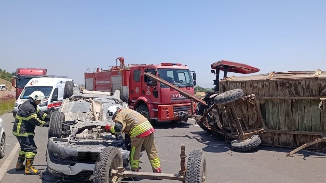 Kırıkhan’da traktörle çarpışan otomobil takla attı: 2 yaralı