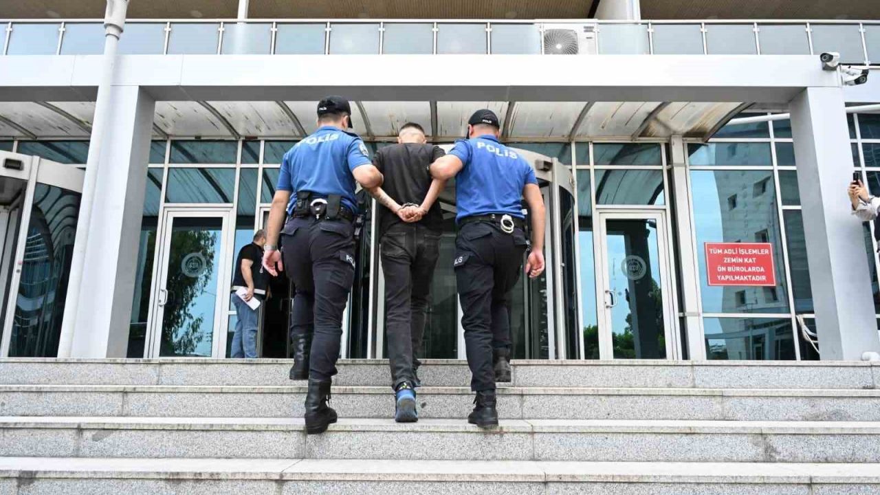 Kırmızı bültenle aranan hükümlü havalimanında yakalandı