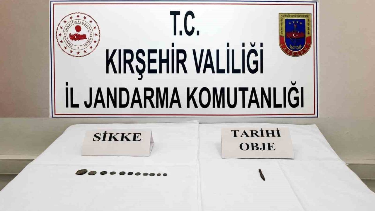 Kırşehir’de tarihi eser operasyonu: Sikke ve objeler ele geçirildi