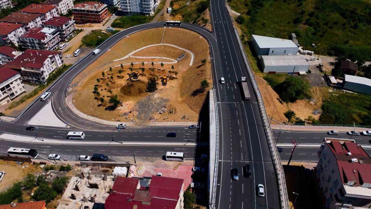 Kocaeli’de 6 ayda tamamlanan köprülü kavşakta ilk sürüş TOGG ile yapıldı