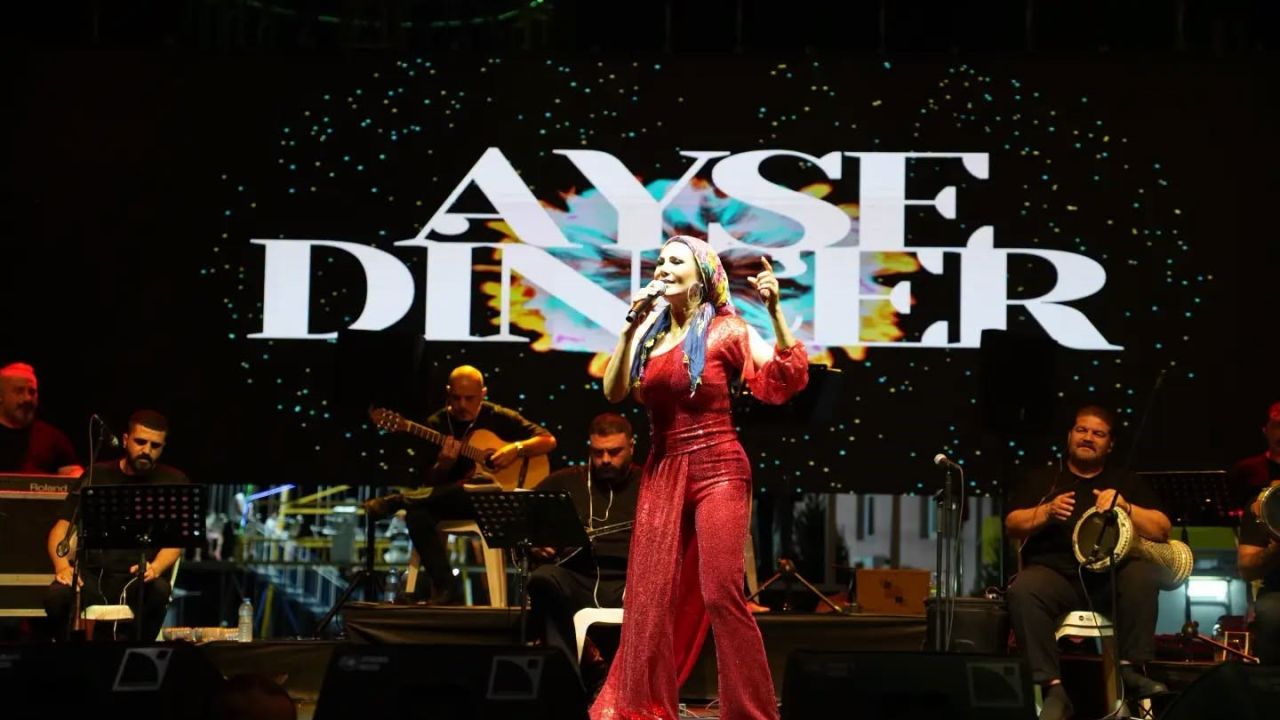 Koçarlı’da çam fıstığı festivali Ayşe Dinçer konseriyle taçlandı