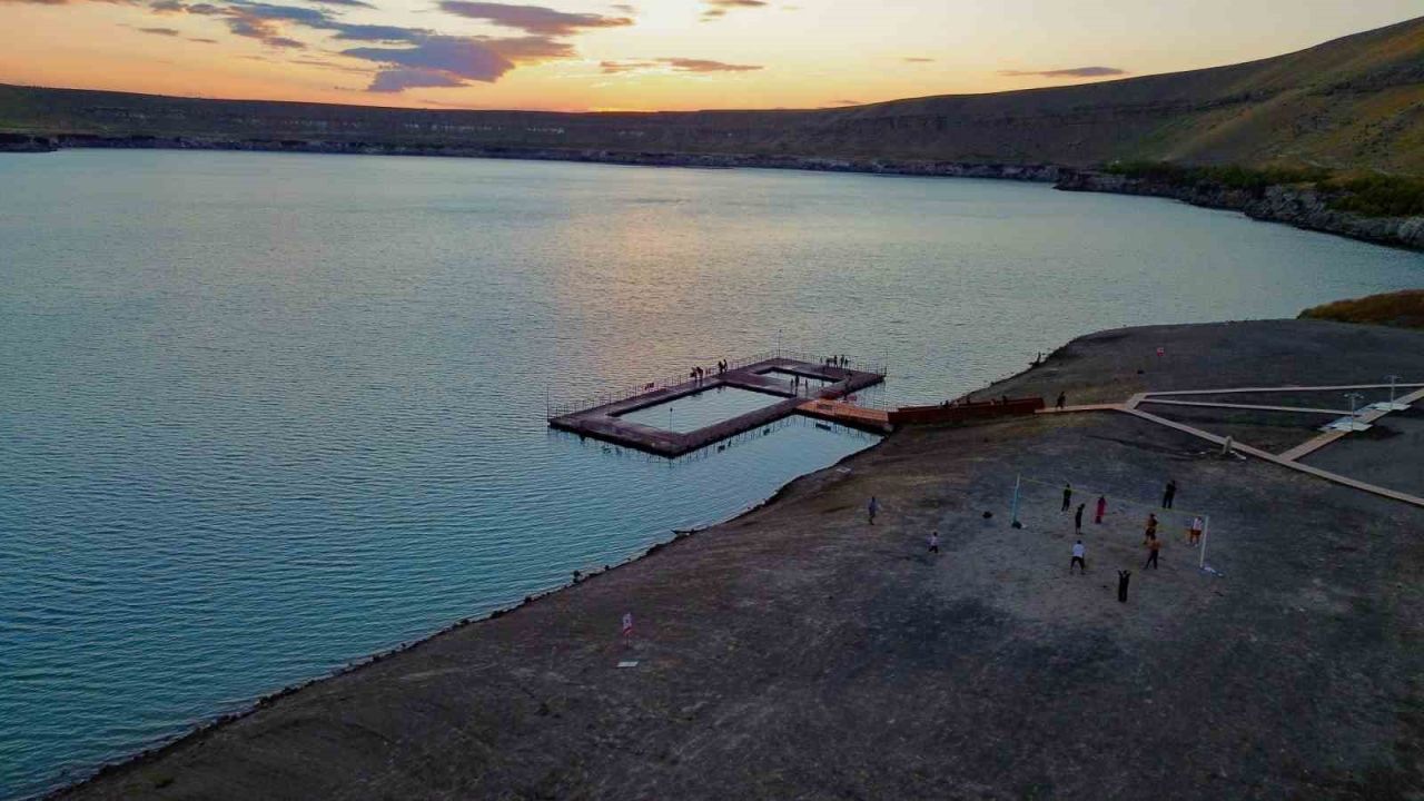 Konya’nın doğal plajlarından Acıgöl ilgi çekiyor