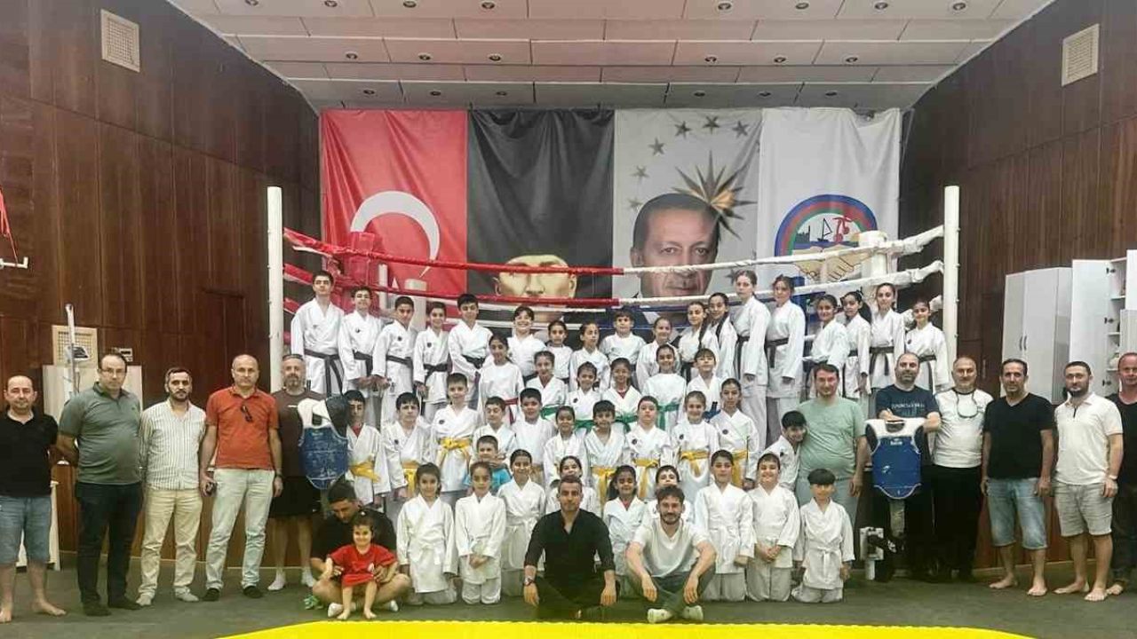 Körfez’de 45 karateci bir üst kuşağa terfi etti