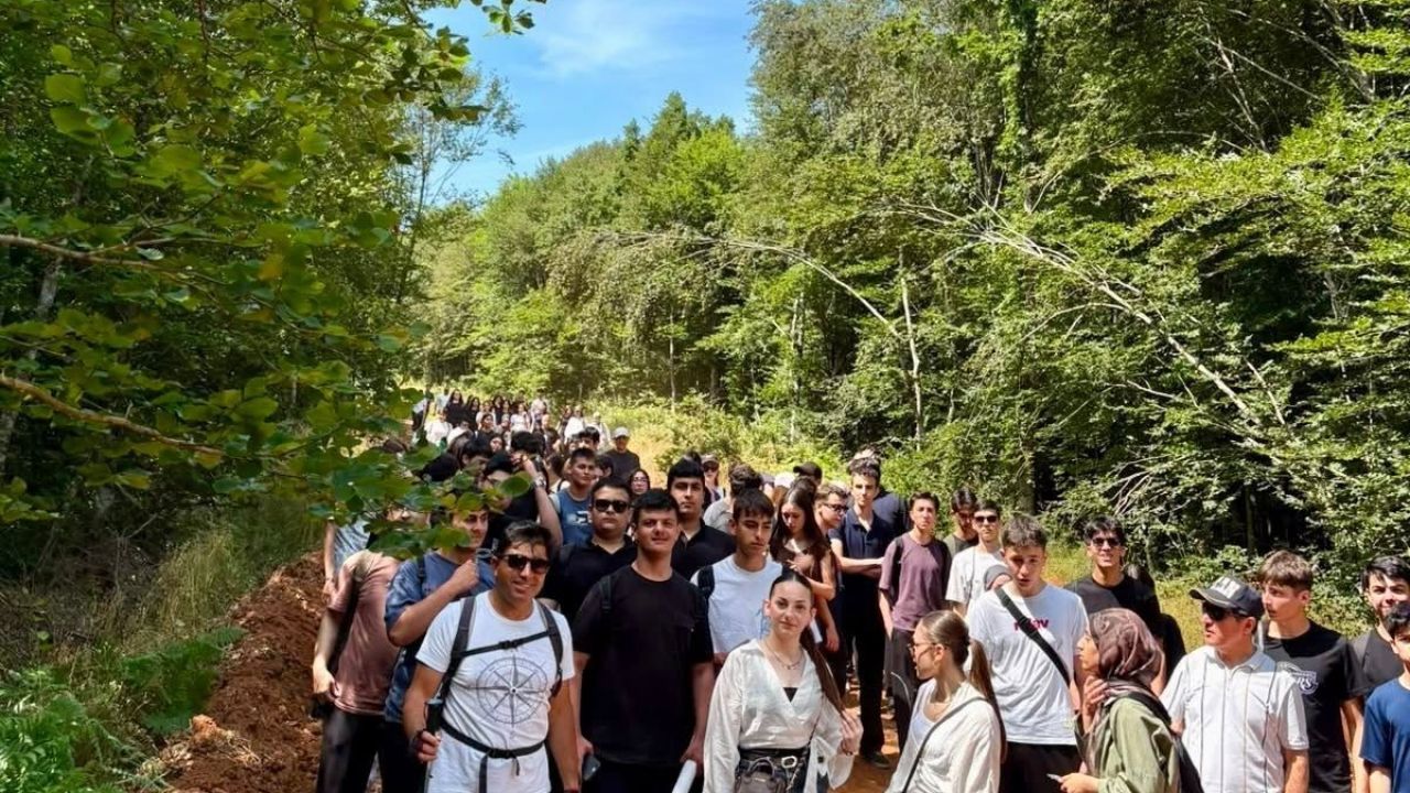 Körfez’de gençler doğa yürüyüşünde buluştu