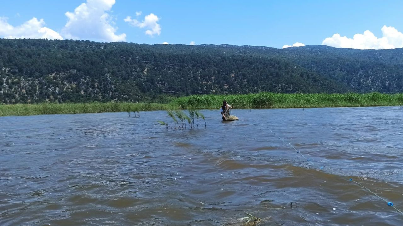 Kovada Gölü’nde dronlu denetimde 200 metrelik kaçak ağ ele geçirildi