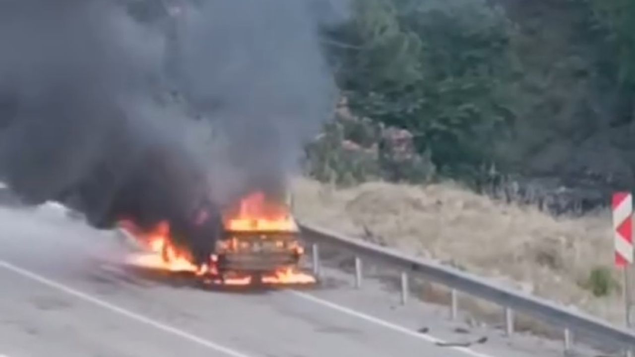 Kozan’da otomobil alev alev yandı, 13 yaşındaki Ömer’in duyarlılığı takdir topladı