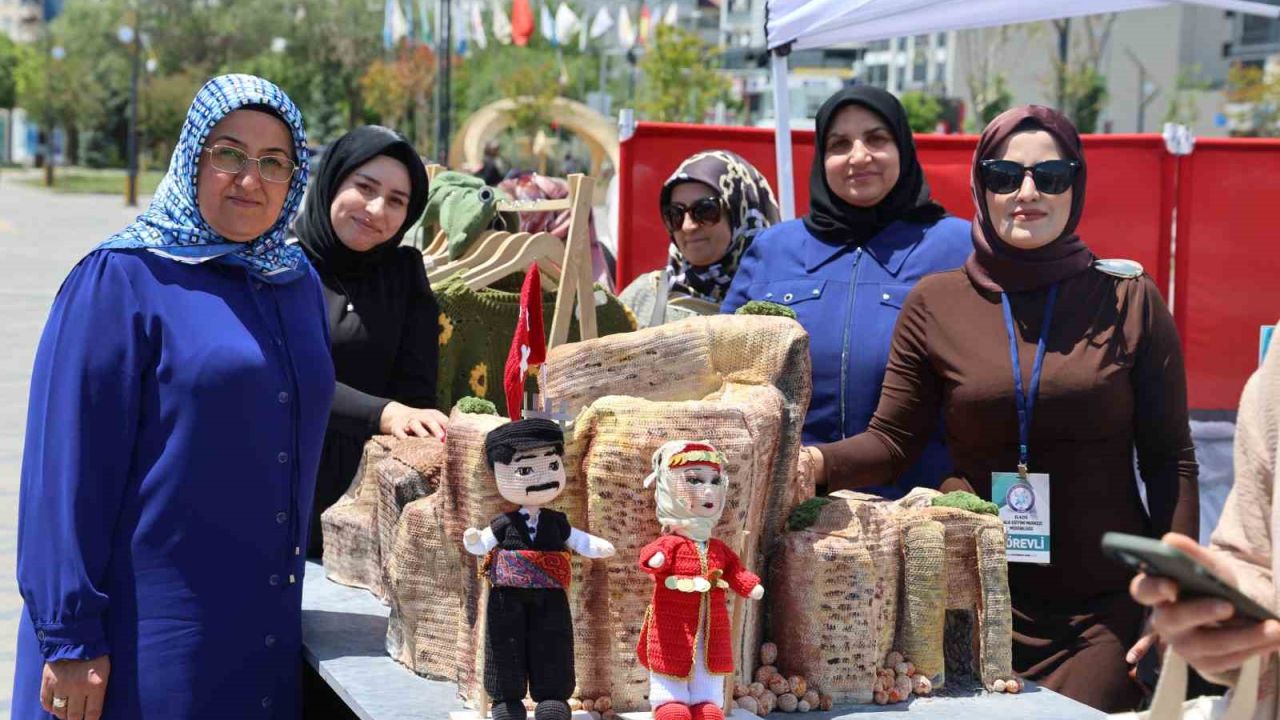 Kursiyerler 4 bin yıllık tarihi Harput Kalesi’ni amigurumi ile ördü