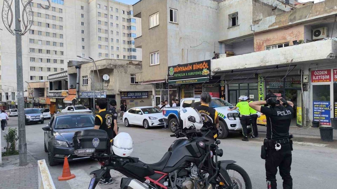 Kurtalan’da trafik denetimi: 20 motosiklet yediemine çekildi, 60 araca ceza kesildi