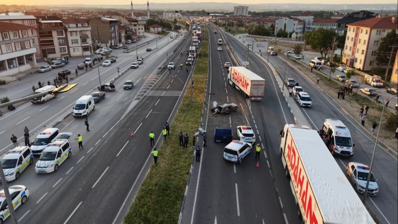 Kütahya’da feci kaza: 1 ölü, 2 yaralı