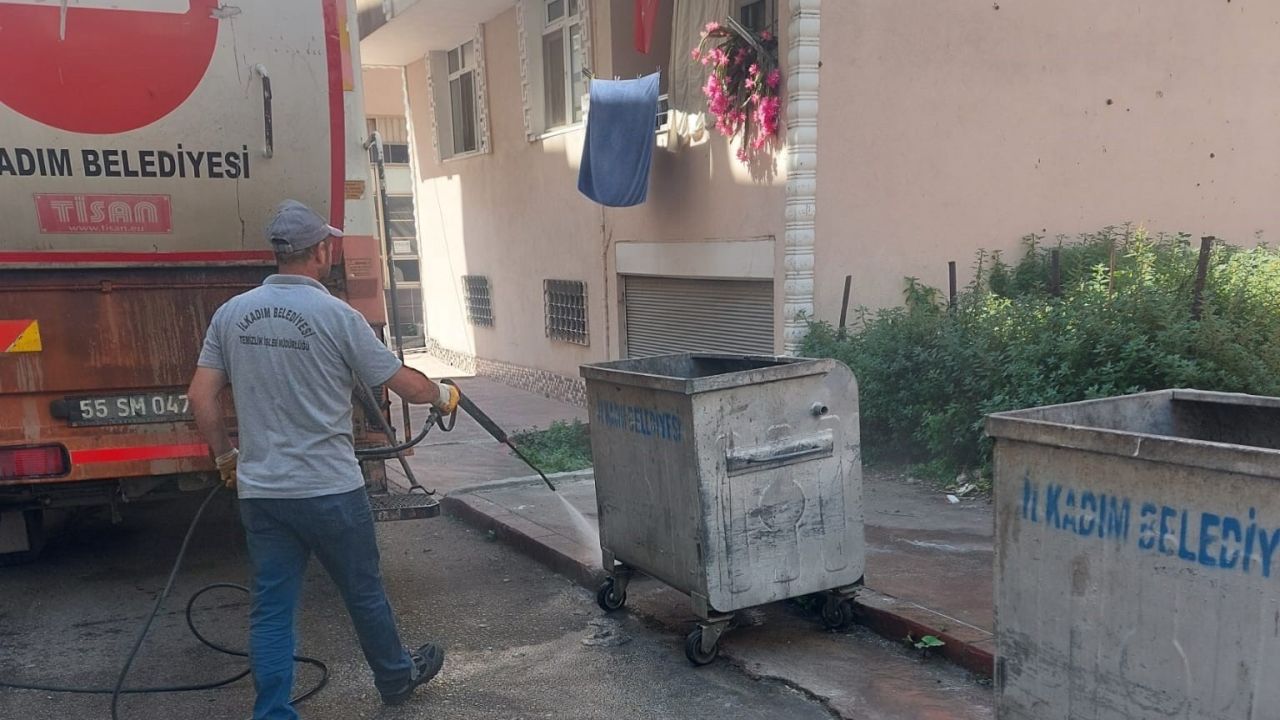 lkadım’da temizlik çalışmaları sürüyor