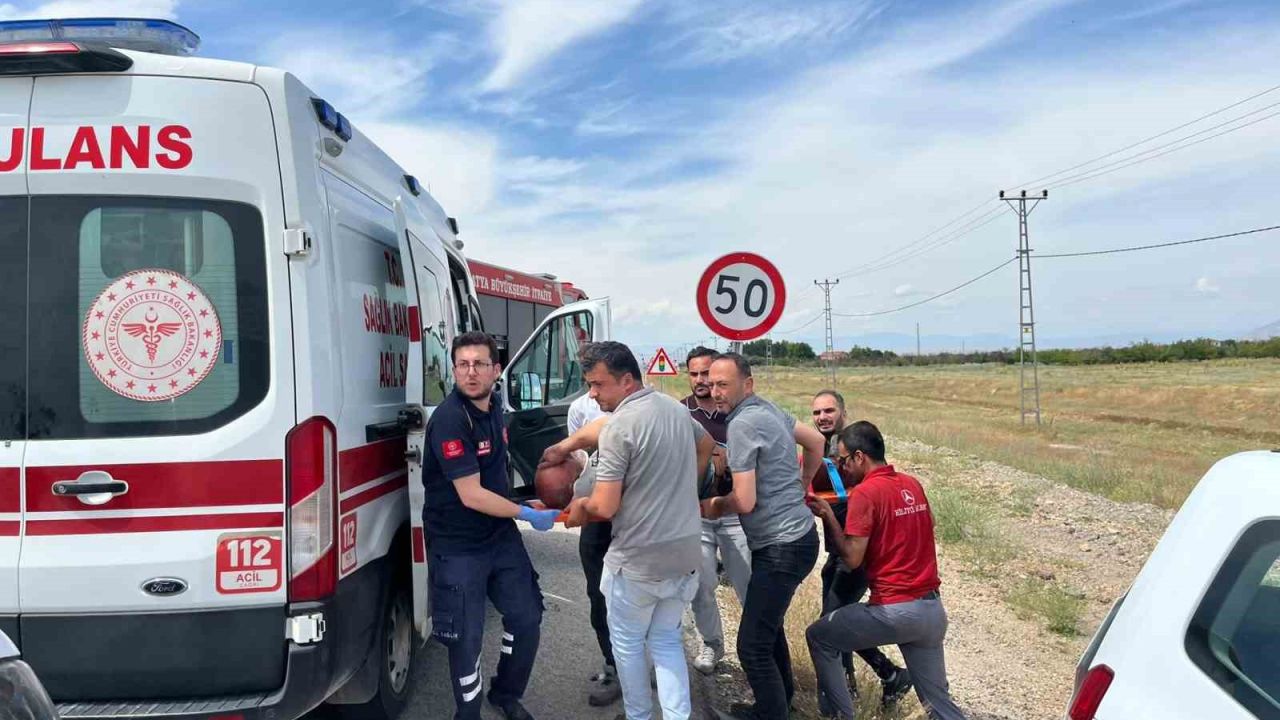 Malatya’da iki hafif ticari araç çarpıştı: 3 yaralı