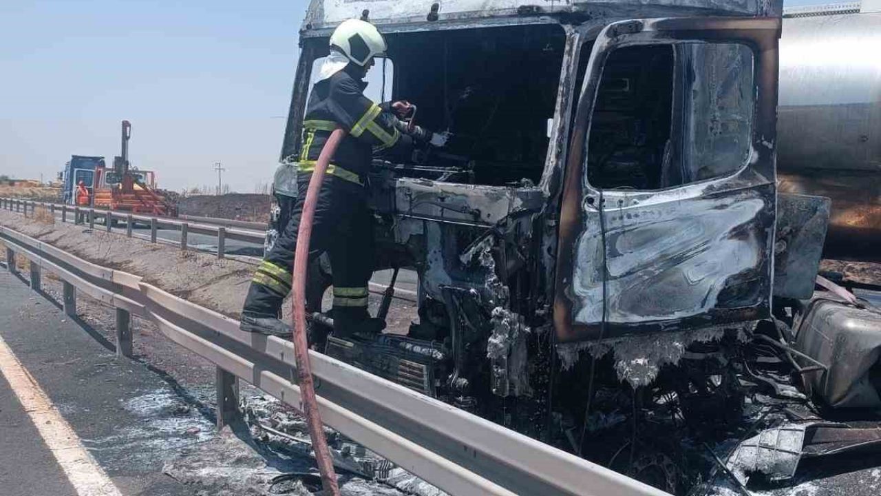 Mardin’de tırda çıkan yangın söndürüldü