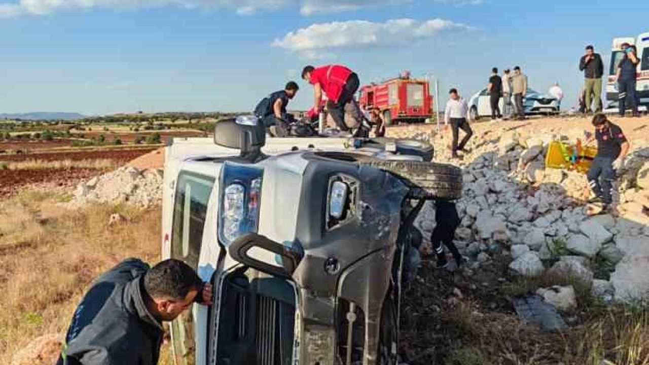 Mardin’de’de Türk Kızılay kamyoneti şarampole yuvarlandı: 4 yaralı