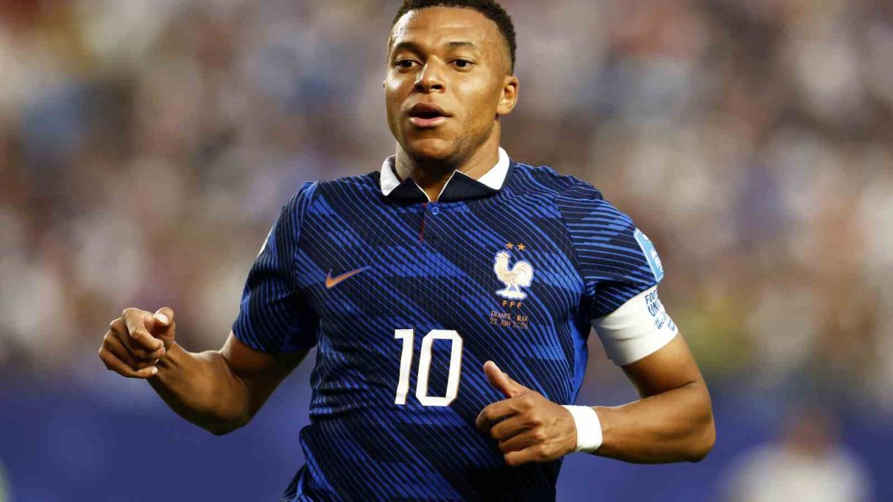 Mbappe ve Haaland golleriyle, ülkelerini son 32 turuna taşıdı