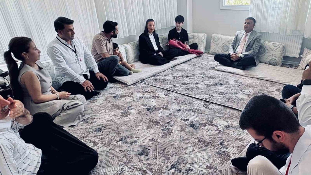 MEB Genel Müdürü Durna, okul saldırısından etkilenen öğrenci ve öğretmenleri ziyaret etti