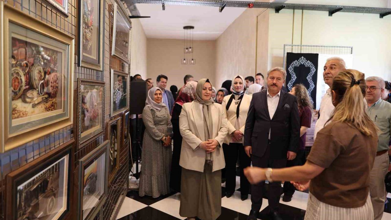 Melikgazi Belediyesi’nin kurslarındaki bir yıllık emek görücüye çıktı