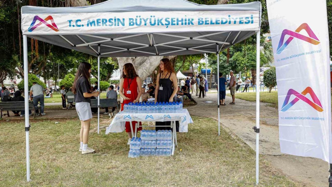 Mersin Büyükşehir Belediyesinden LGS günü su ikramı