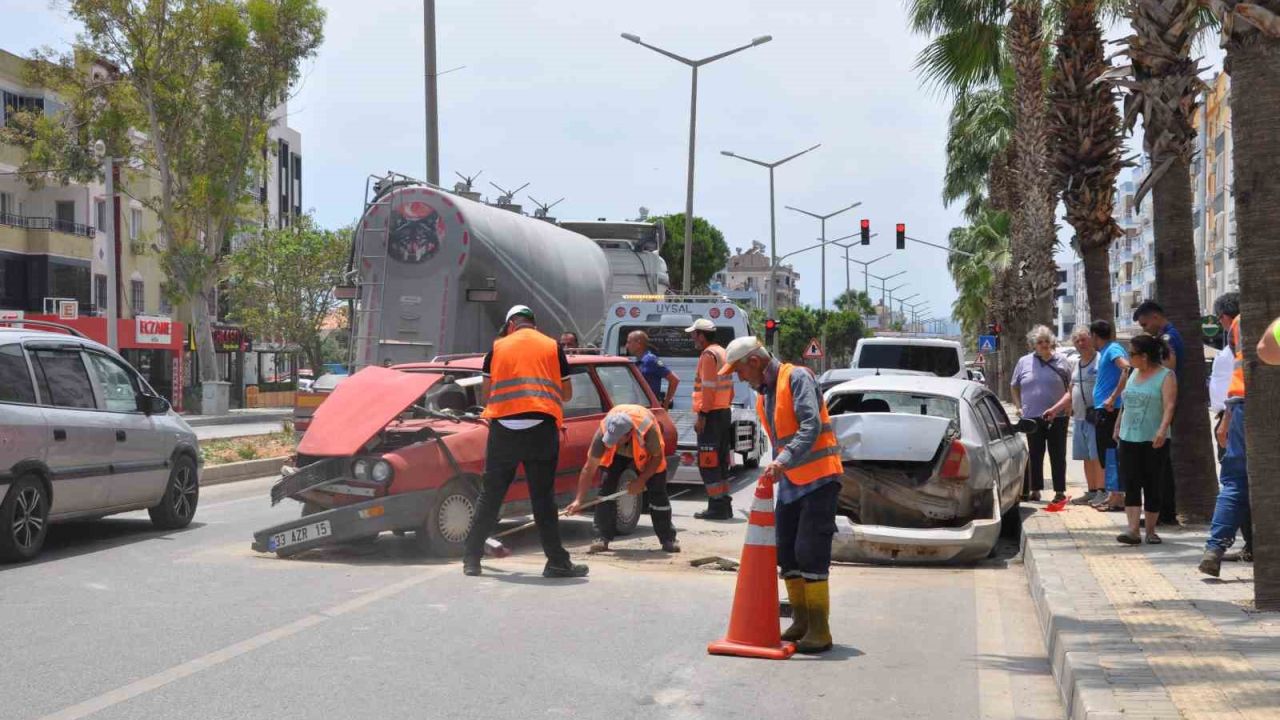 Mersin’de zincirleme trafik kazası: 1 yaralı