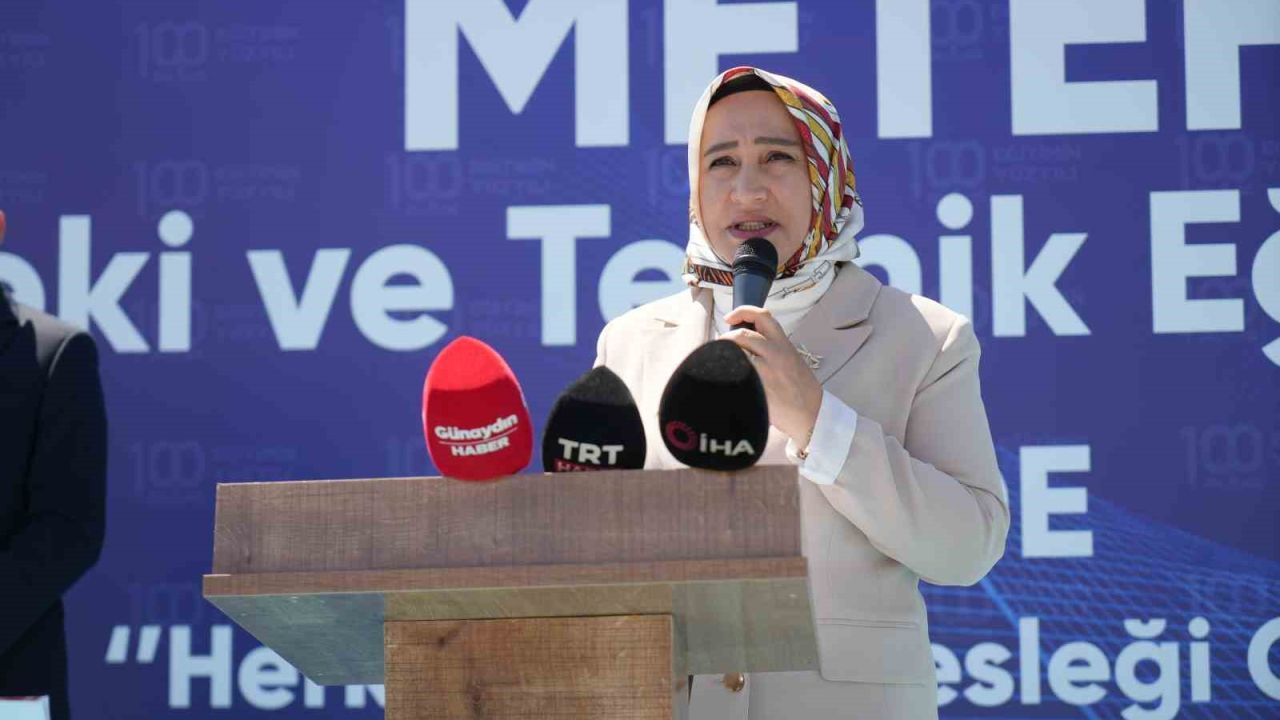 Mesleki Eğitim Fuarı’nda öğrenciler projelerini tanıttı