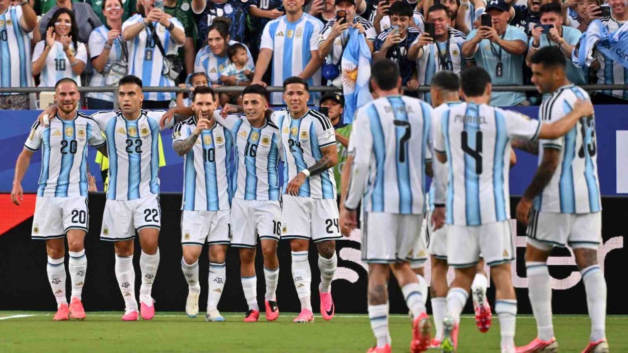 Messi’nin tarihe geçtiği maçta son şampiyon galibiyetle başladı