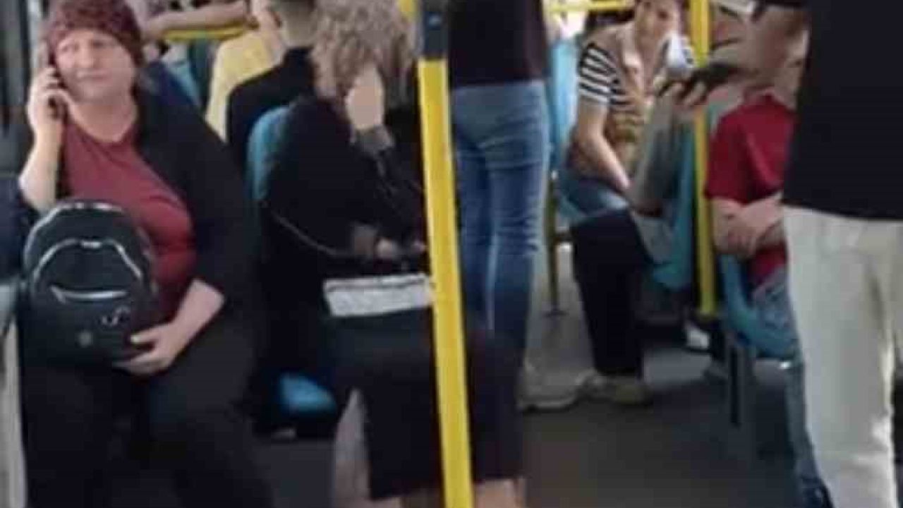 Metro’da yüksek sesle konuşma tartışması