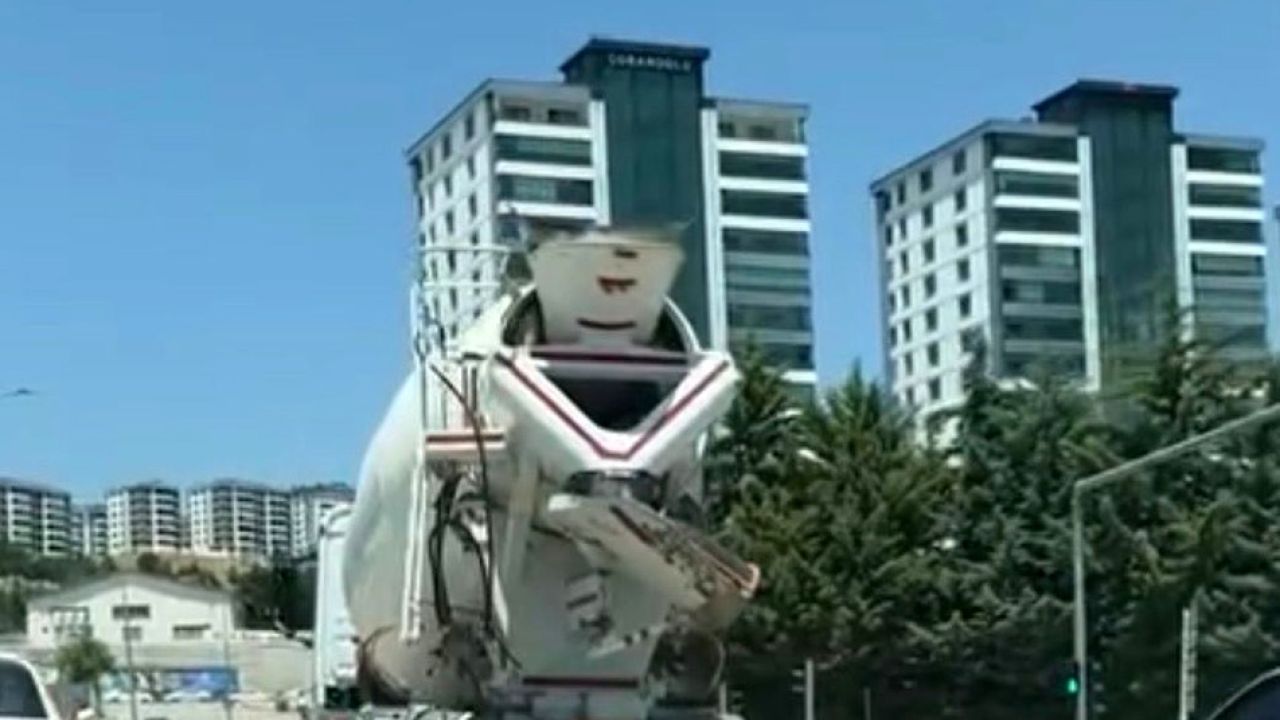 Mikserden taşan beton yola döküldü