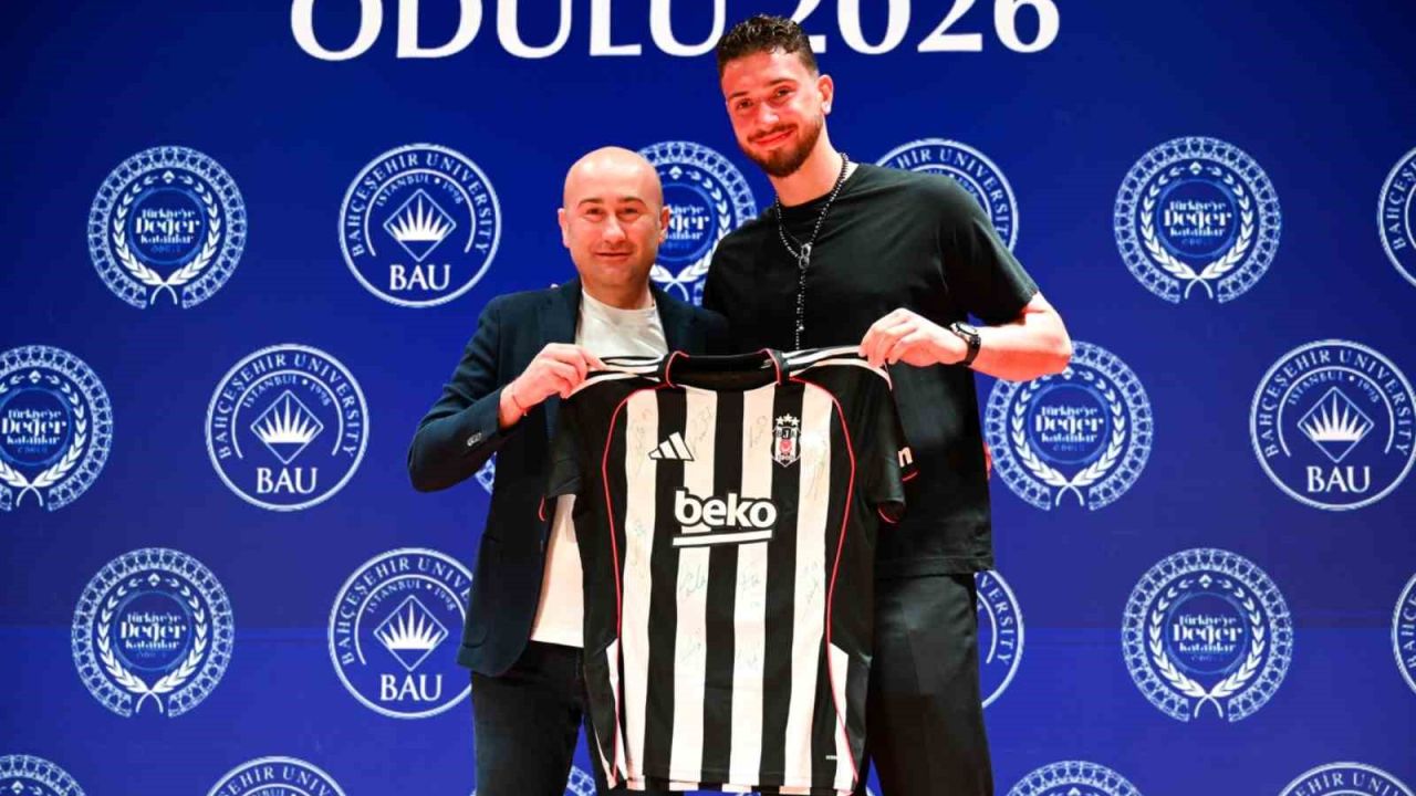 Milli basketbolcu Alperen Şengün’e Türkiye’ye Değer Katanlar Ödülü