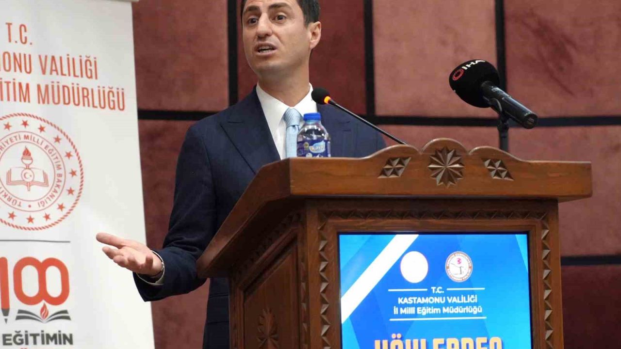 Milli Eğitim Bakan Yardımcısı Macit: "Dünyada her sınıfında internet bulunan, her sınıfında akıllı tahta olan ve öğrencilerine ücretsiz dijital eğitim platformları sunan çok az ülke vardır"