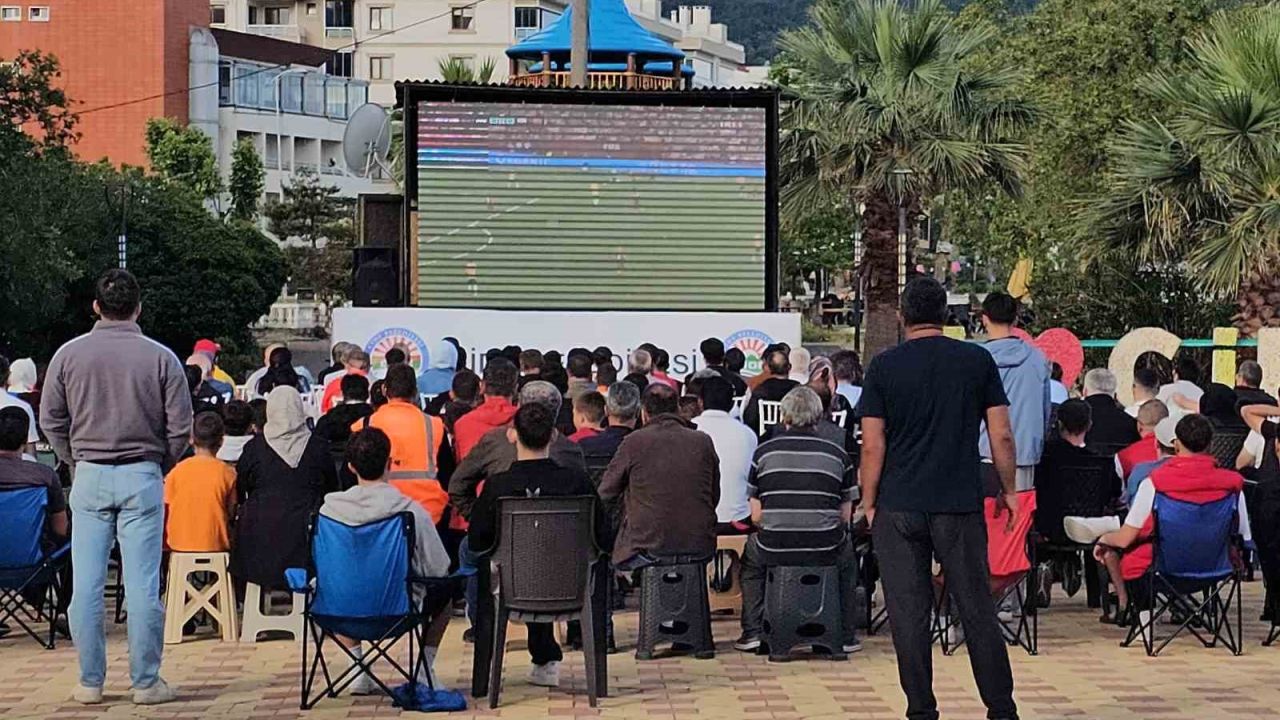 Milli maç heyecanı Kastamonu’da dev ekranda yaşandı
