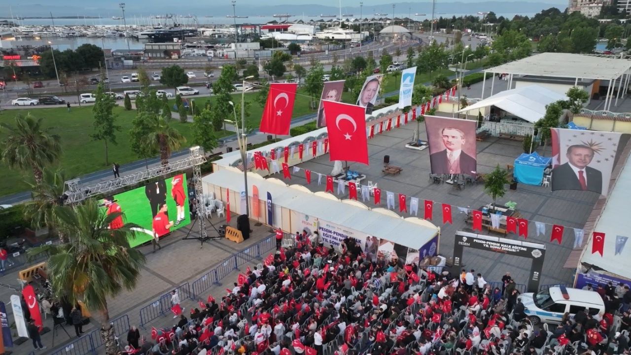 Milli maç heyecanı Pendik Sahili’nde doyasıya yaşandı