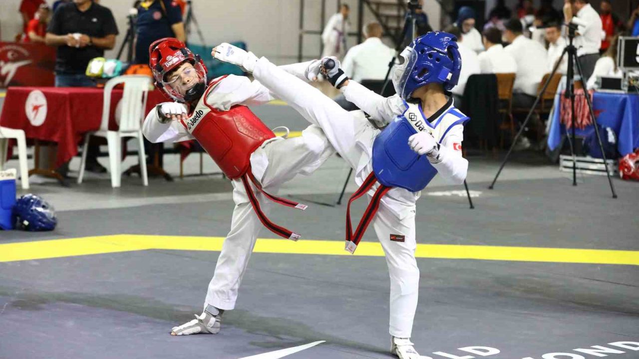Mücahit Yancı Doğu Grubu Taekwondo Şampiyonası Sivas’ta başladı