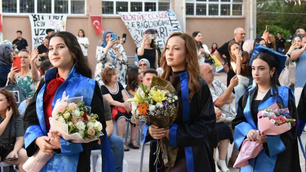 Muharrem Hasbi Anadolu Lisesi’nde mezuniyet sevinci