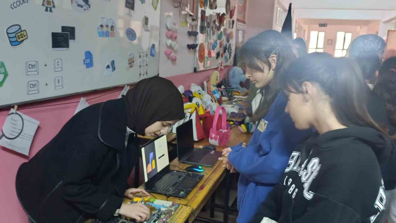 Muradiye MTAL’den ortaokul öğrencilerine bölüm tanıtım sergisi