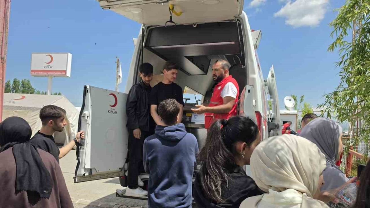 Muşlu öğrencilerden Kızılay’a ziyaret