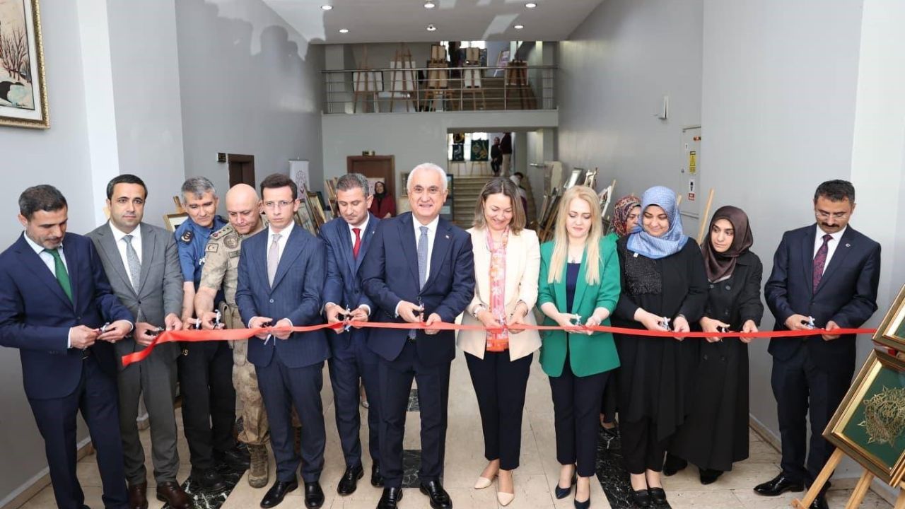 Muş’ta "Hayat Boyu Öğrenme Haftası" sergisi açıldı