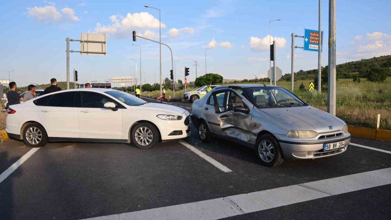 Nevşehir’de kırmızı ışık ihlali zincirleme kazaya neden oldu: 2 yaralı