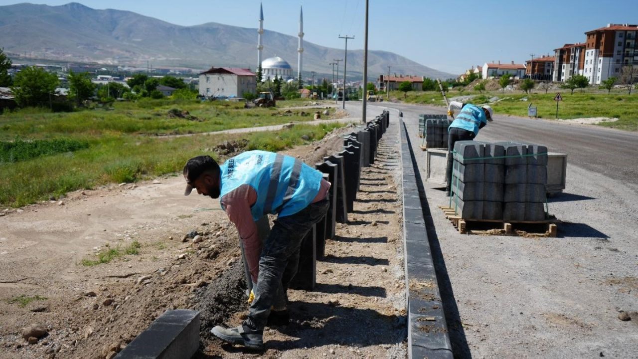 Niğde Belediyesi’nden kent genelinde yol ve altyapı seferberliği