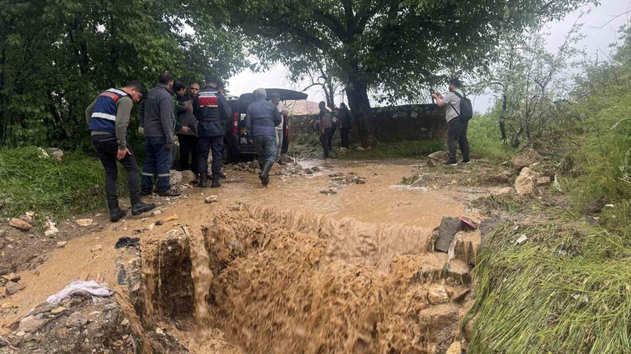 Niğde’de sağanak sele neden oldu: Sel sularına kapılanlar var