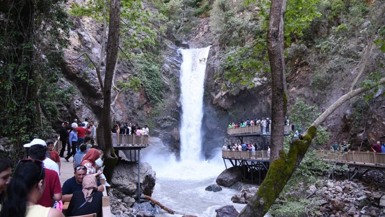 Osmaniye’nin saklı cenneti Karaçay Şelalesi, Akdeniz’in yeni gözdesi oluyor
