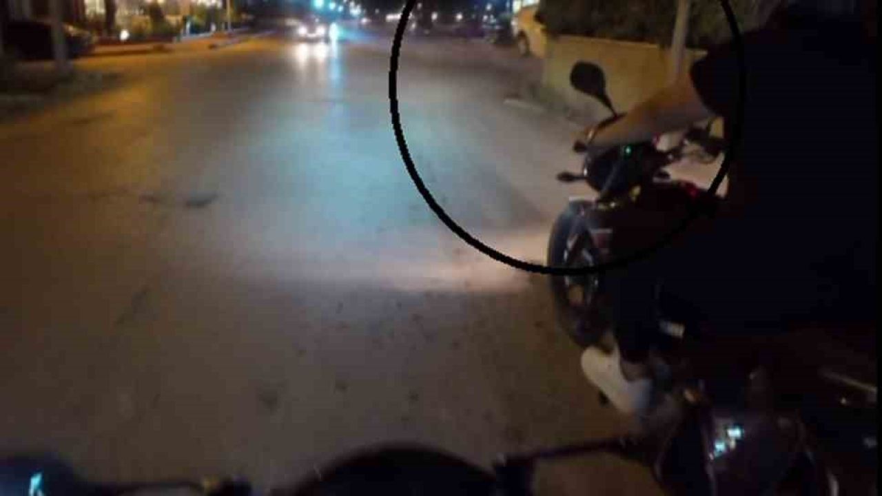 Otomobilin duvara çakıldığı anlar kask kamerasında