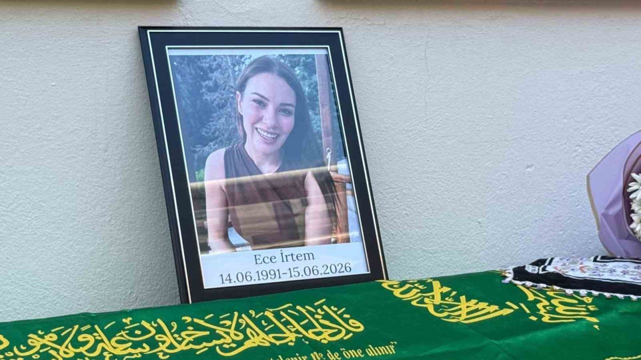 Oyuncu İrtem’i, Kuşadası’nda sevenleri son yolculuğuna uğurladı
