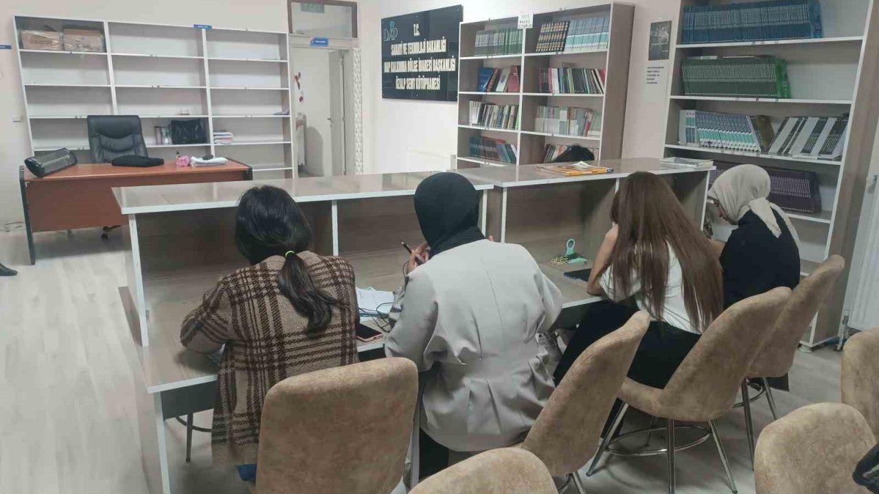 Özalp’te Diyanet Etüt Merkezi ve kütüphane yoğun ilgi görüyor