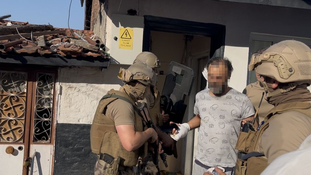 Özel harekat evi ablukaya aldı, yakalanınca "çalsaydınız açardım" dedi