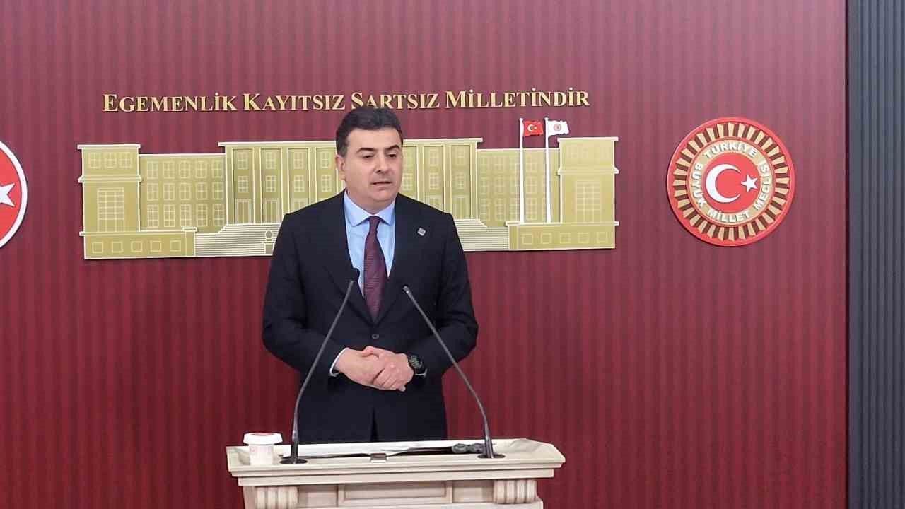 Özgür Özel Ekibi Meclis’te grup toplantısı ısrarını sürdürüyor