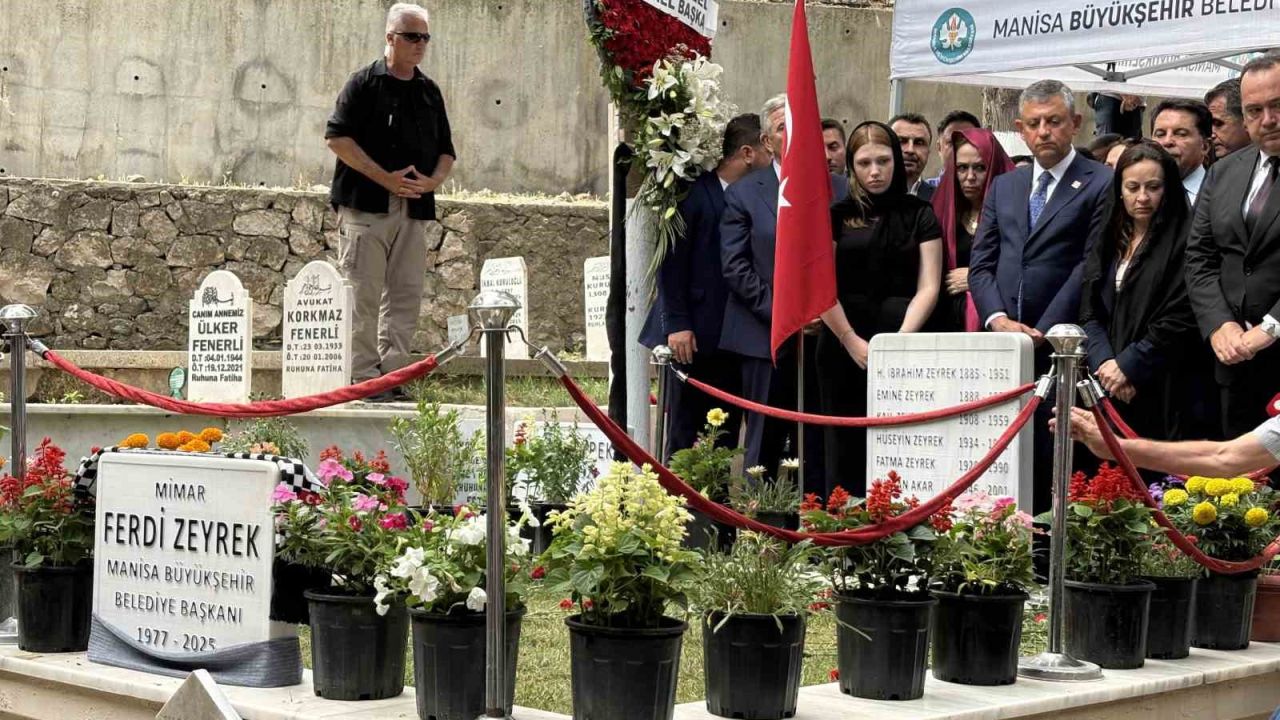 Özgür Özel ve Mansur Yavaş’tan Ferdi Zeyrek’e vefa ziyareti