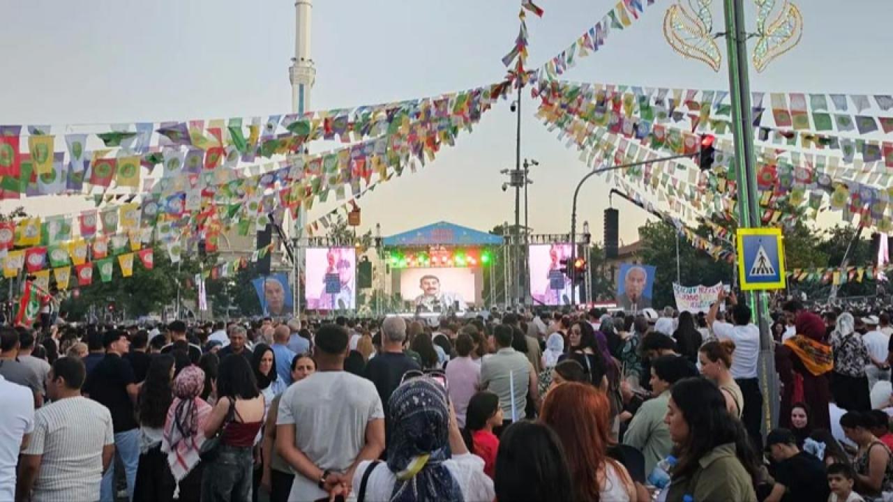 ÖZGÜRLÜK/AZADİ MİTİNGLERİ