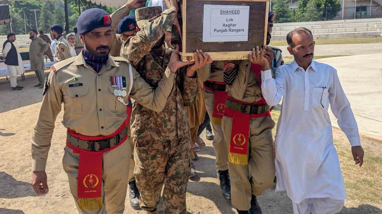 Pakistan’da düşen helikopterde 22 asker hayatını kaybetti