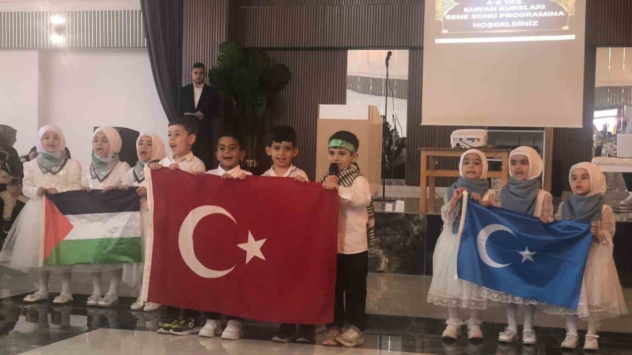 Palu’da Kur’an kursu öğrencilerinin mezuniyet sevinci