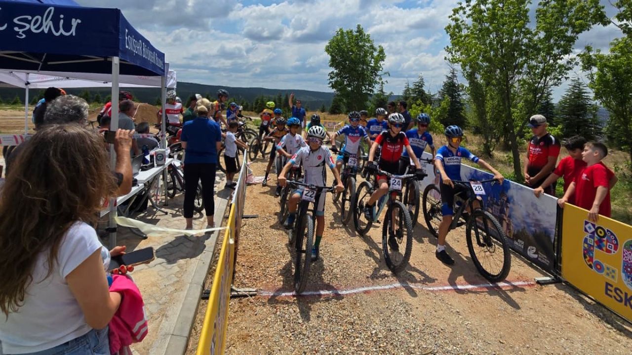 Pedal sporcuları Eskişehir’de podyum için yarıştı